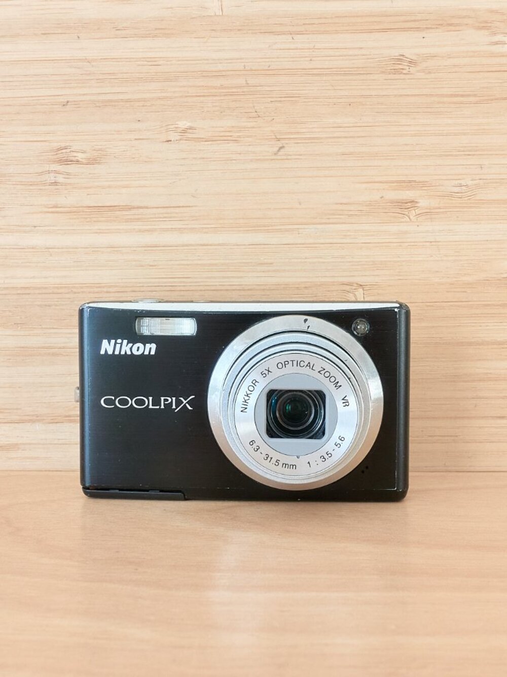 Nikon Coolpix S560 Black Digital Camera Vintage Compact - Read Description